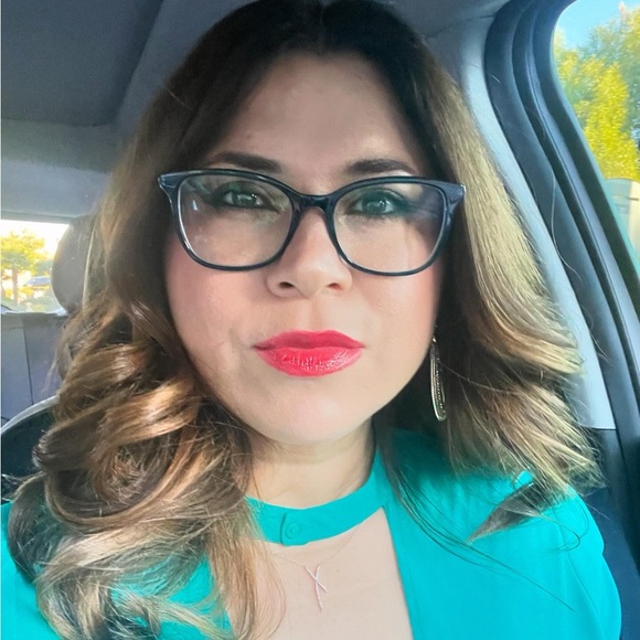 Meet your Posher, Lisa - Picture 2 of 2